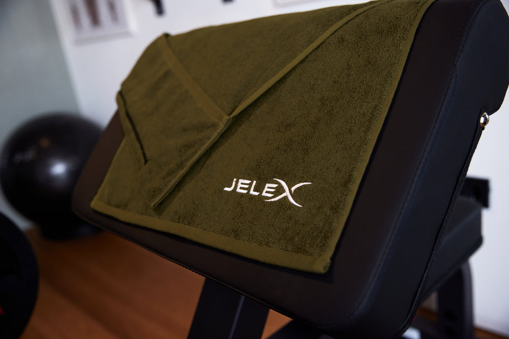JELEX "100FIT" Serviette de fitness avec une poche zippÃ©e vert armÃ©e